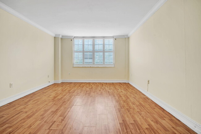 Building Photo - 2780 NE 183rd St
