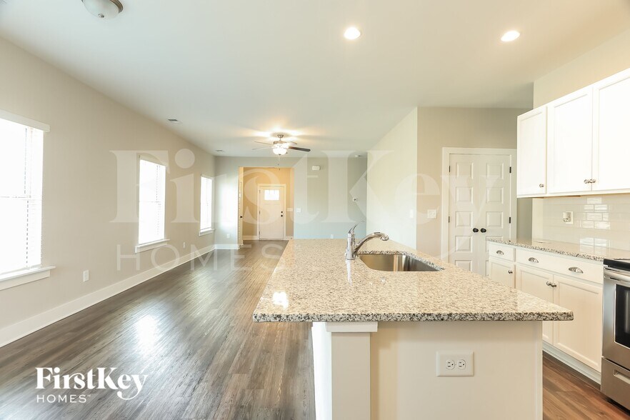 Building Photo - 1397 Woodridge Pl