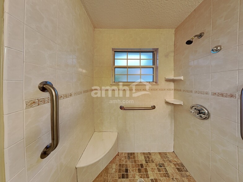 Building Photo - 7757 MacDougall Dr