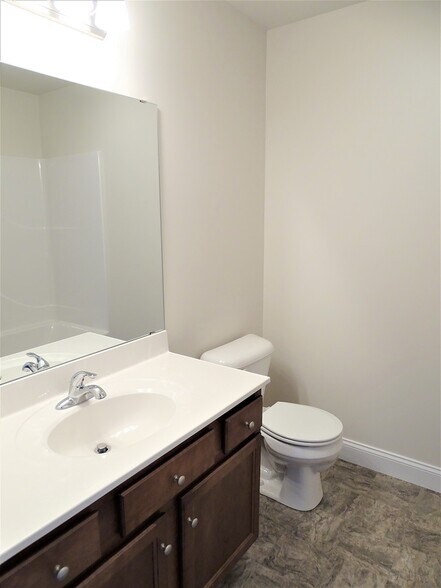 Building Photo - 127 Redstone Dr