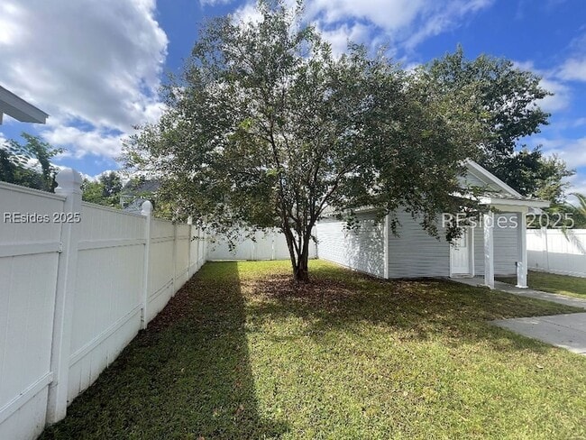 Building Photo - 15 6th Ave