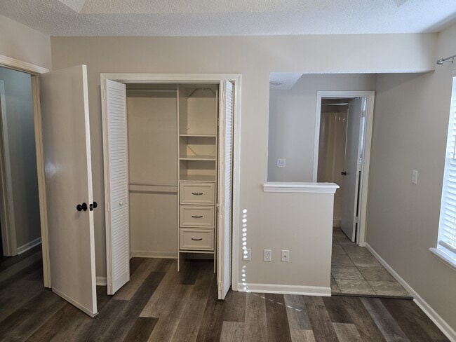 Building Photo - 6811 Orchard St