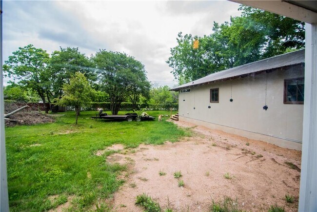 Building Photo - 2713 Sweeney Ln