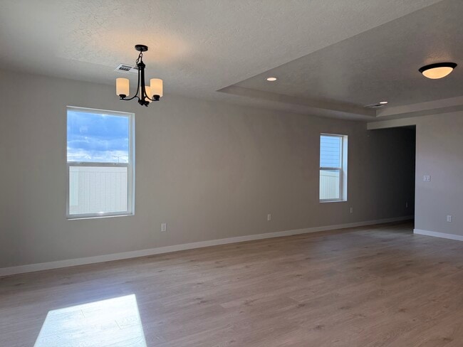 Building Photo - 10096 Longtail Dr