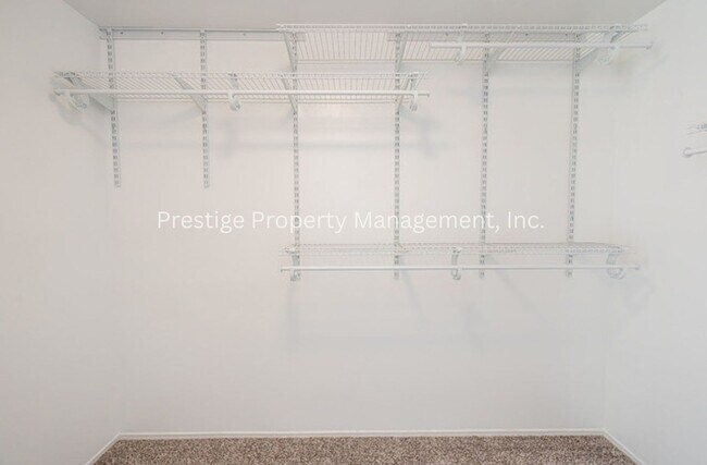 Building Photo - Beautiful Townhouse Overlooking The Golf C...