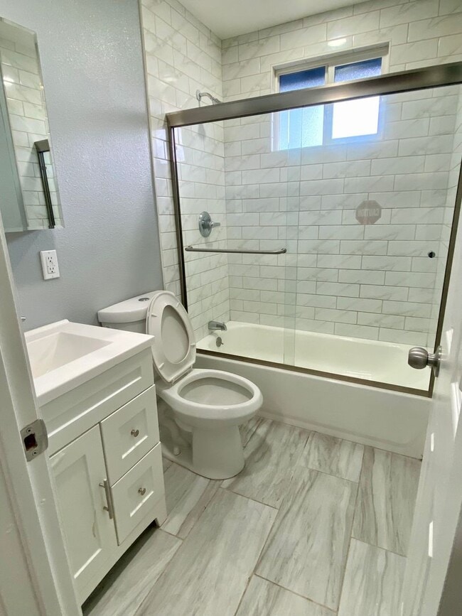 Building Photo - Beautifully Renovated 2BD/1BA Home with Ad...