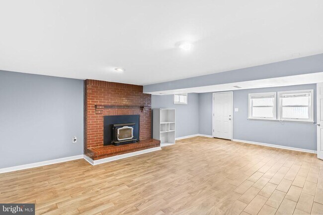 Building Photo - 7596 Amherst Dr