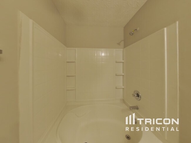 Building Photo - 5767 Union Pointe Dr