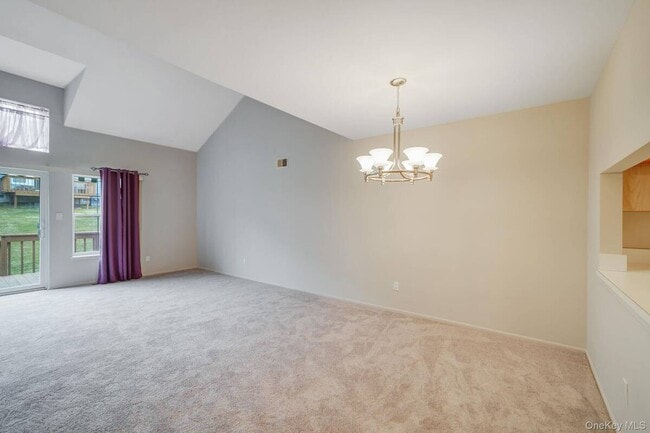 Building Photo - 18 Summerfield Cir