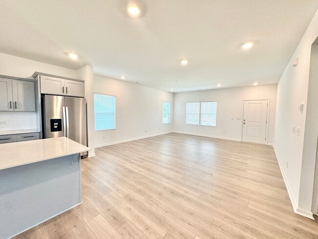 Building Photo - 4 br 2.5 ba home in the Kensington community  READY May 20TH  Close to I-85