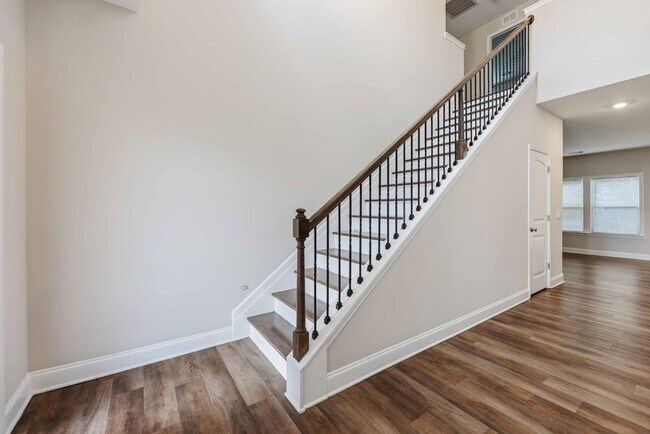 Building Photo - 112 White Oak Pl