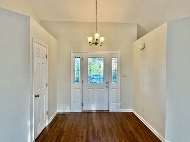 Building Photo - 144 Gigi Ln