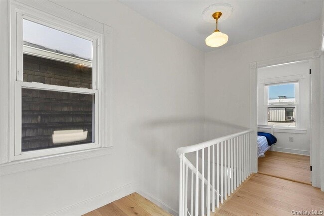 Building Photo - 8 S Cedar St