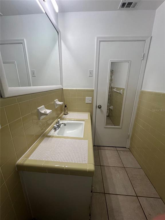 Building Photo - 2220 Amherst Ave