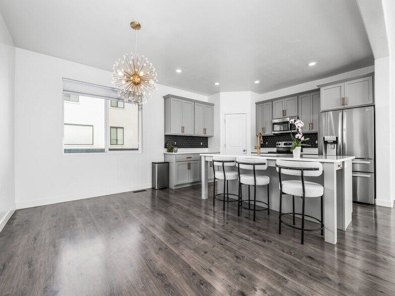 Building Photo - 439 S Meadow Garden Rd