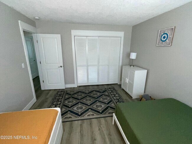Building Photo - 318 Arricola Ave