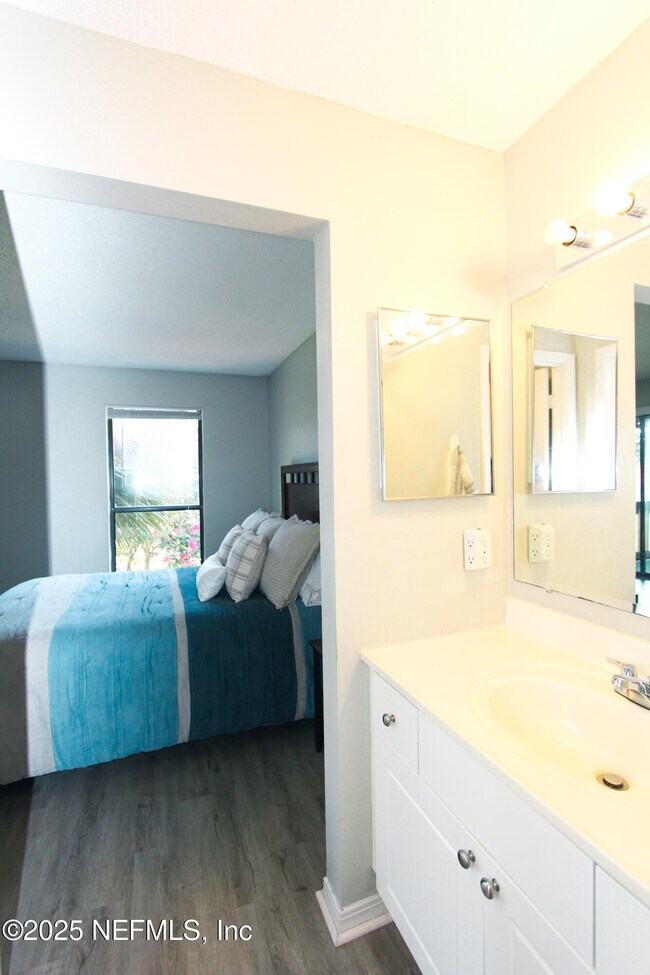 Building Photo - 10200 Belle Rive Blvd