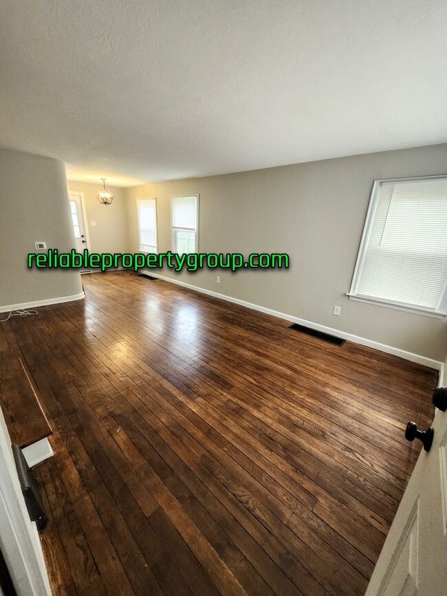 Building Photo - New Listing in Fort Wayne