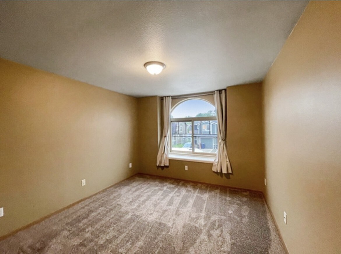 Building Photo - 2104 N Yellowstone St