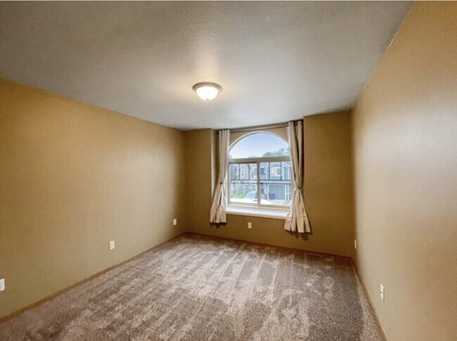 Building Photo - 2104 N Yellowstone St