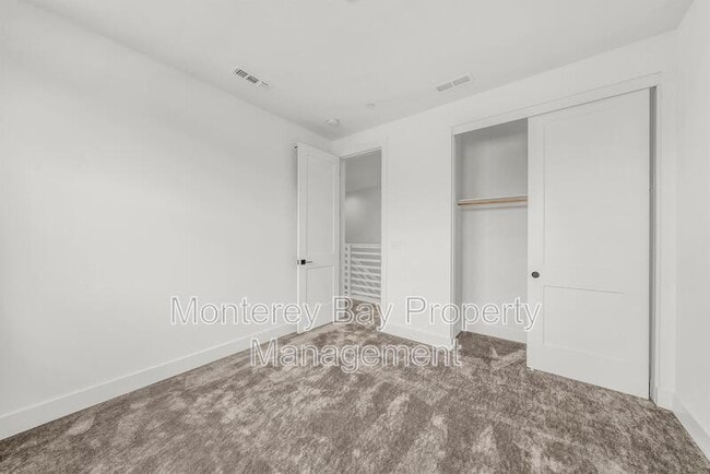 Building Photo - 111 Sea Shell Ave