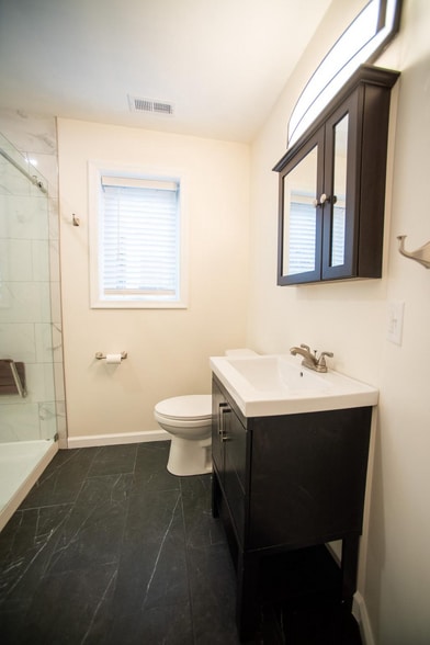 Building Photo - 2049 Snyder Ave