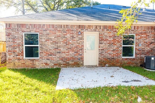 Building Photo - 507 E Foley St