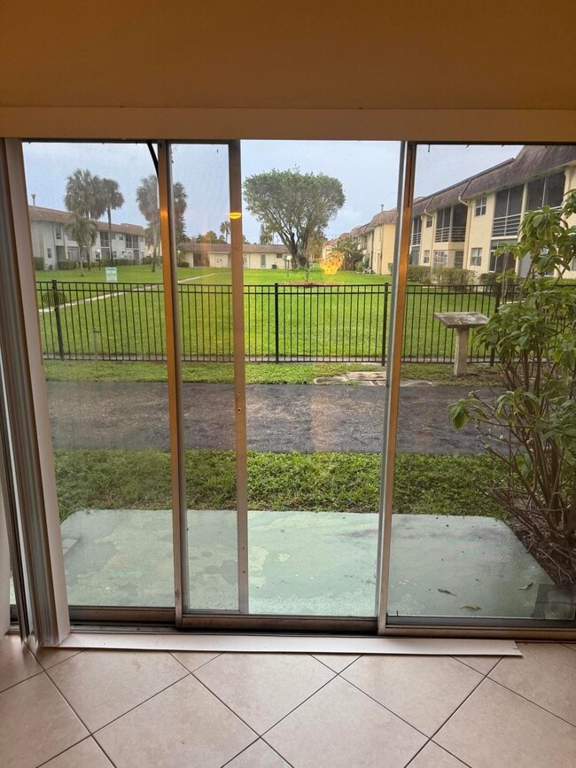 Building Photo - 9949 Sandalfoot Blvd