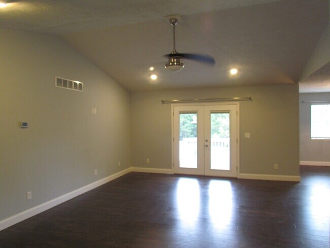 Building Photo - Available August 7th!! Laquey Schools!