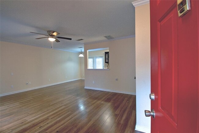 Building Photo - 1015 E Yager Ln
