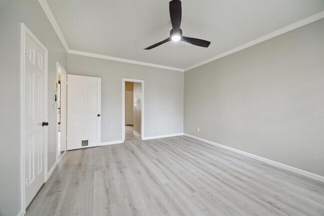 Building Photo - 5618 Spring Lodge Dr