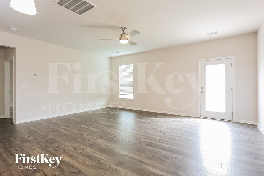 Building Photo - 208 Stonefence Dr