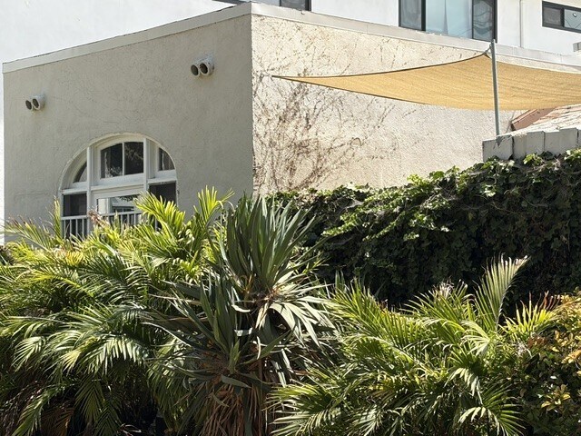 Building Photo - 942 Havenhurst Dr