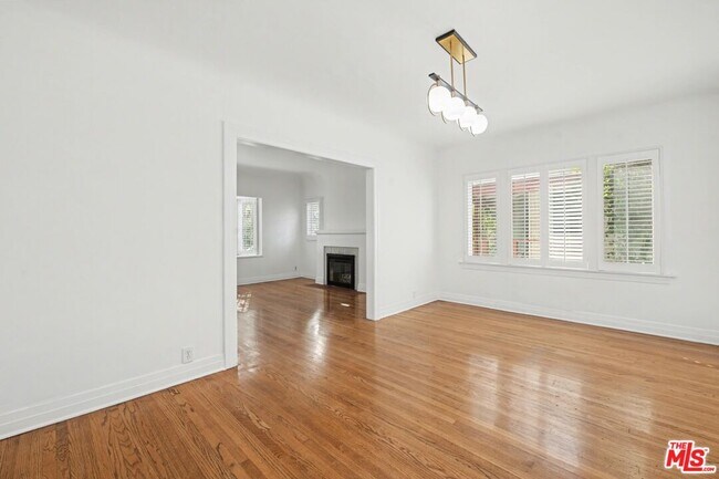 Building Photo - 10543 Almayo Ave