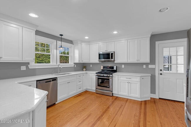 Building Photo - 115 Grassmere Avenue