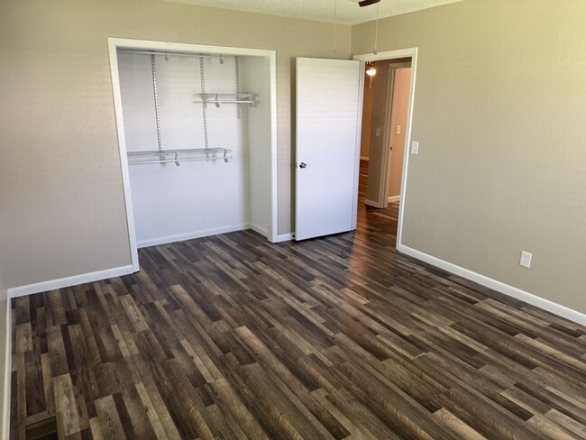 Building Photo - 2/2 Brick Home in Cave City!