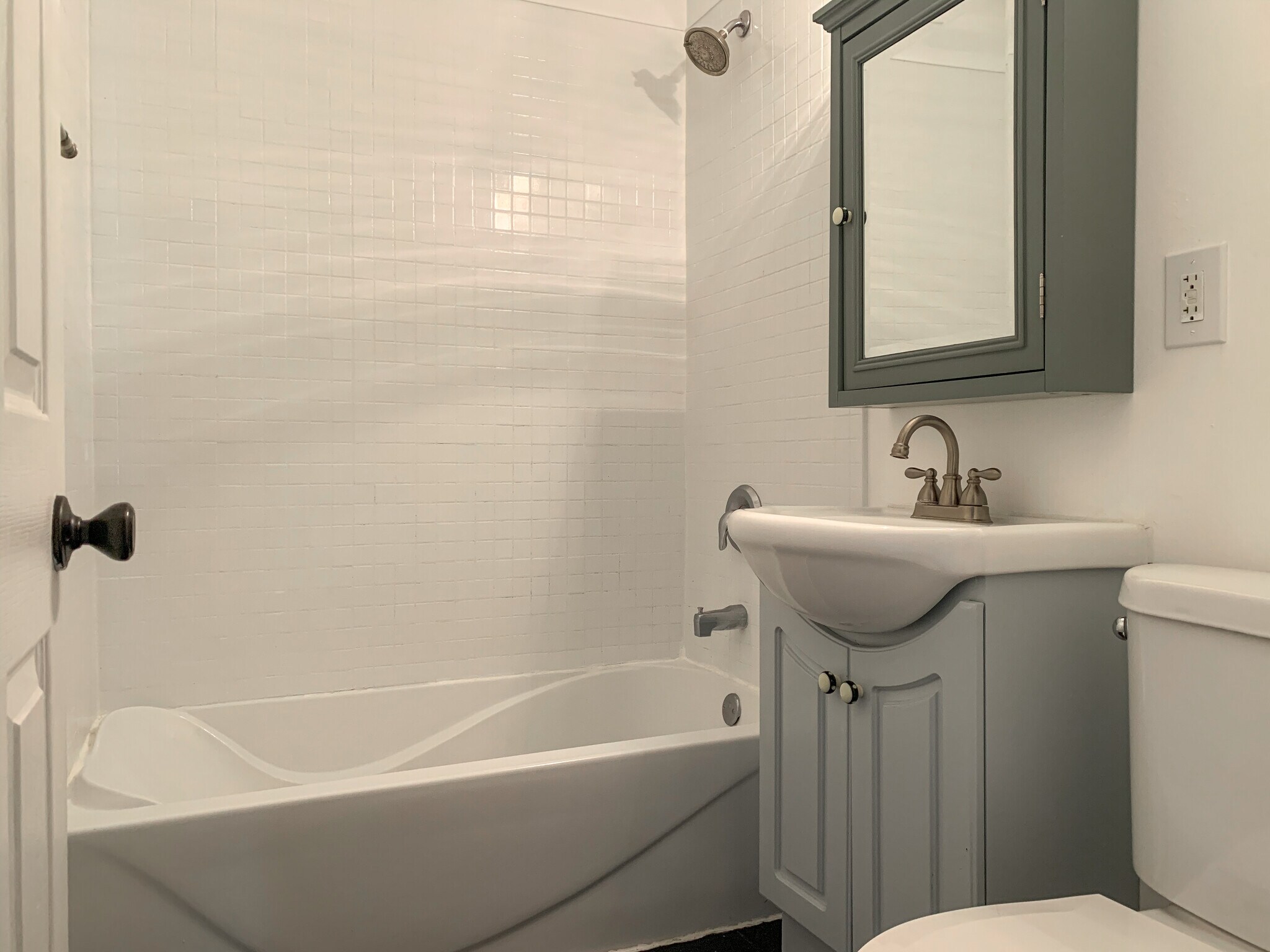 Full bathroom #1 on main level. - 1336 N Eagle St