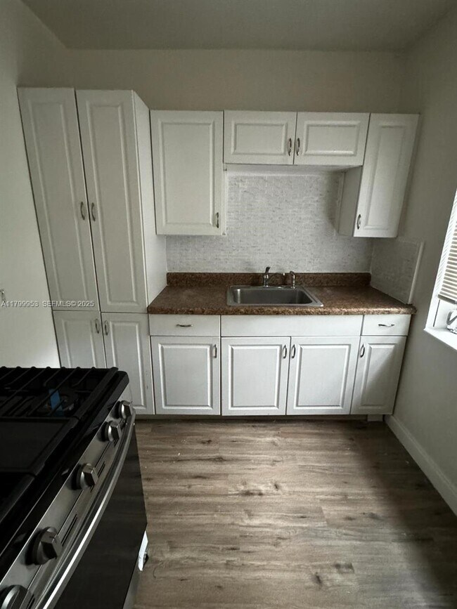 Building Photo - 541 SW 7th St