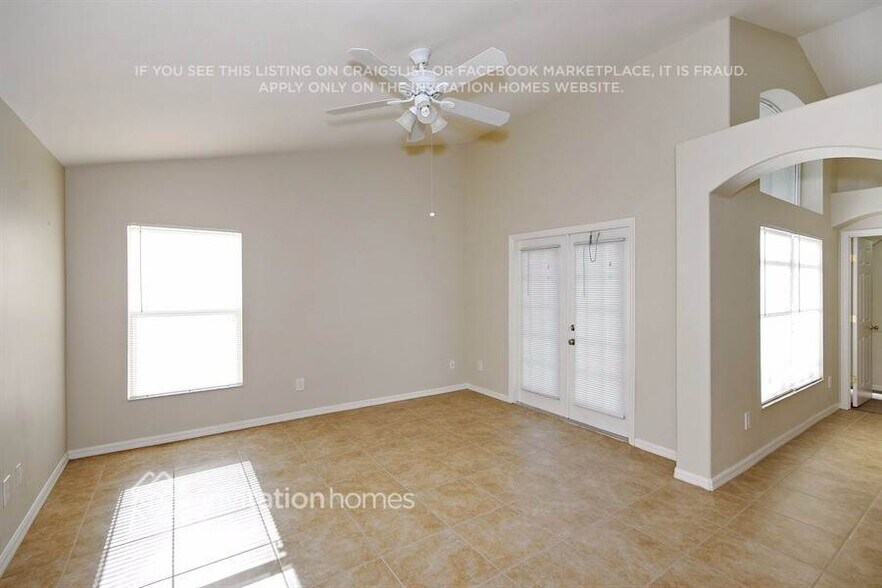 Building Photo - 11235 Crystal Glen Blvd