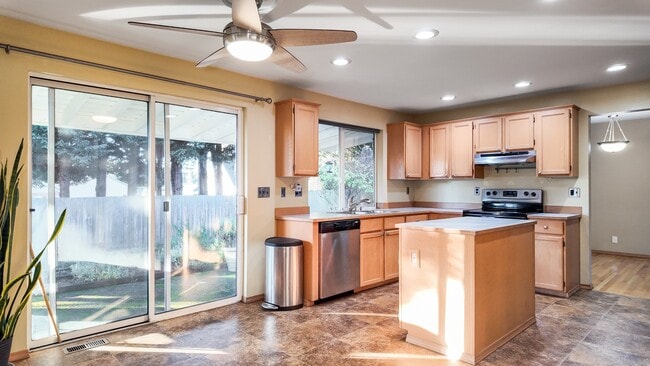 Building Photo - Spacious 4-Bed Home in East Meridian