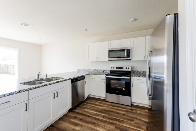 Building Photo - 2104 Cedar Bnd Dr