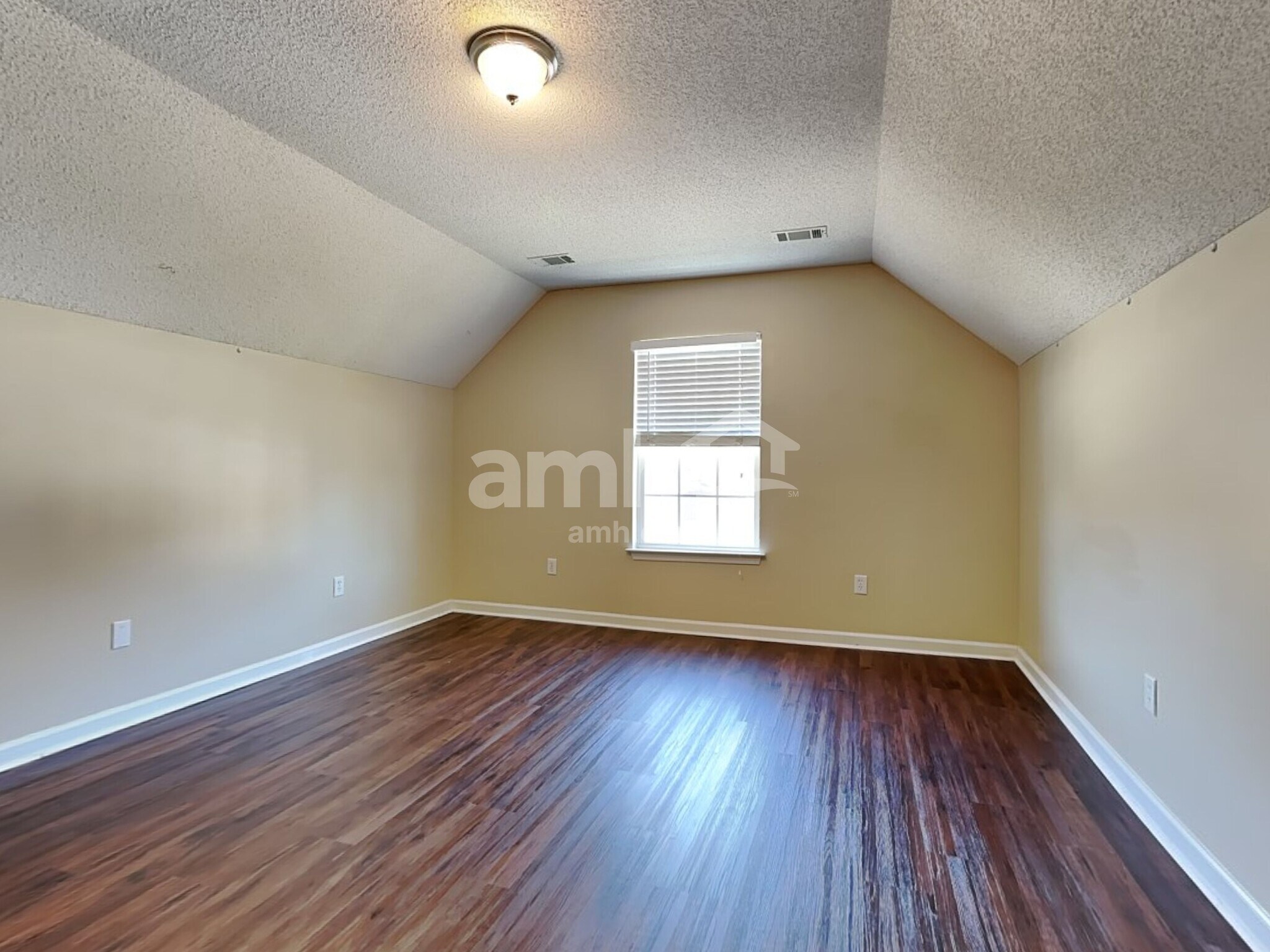 Building Photo - 822 Granite Ln