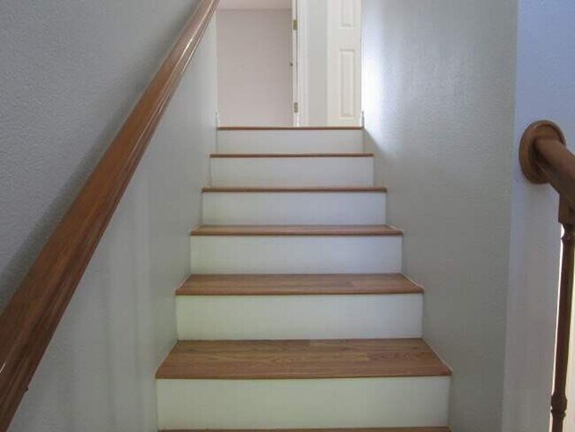 Building Photo - 4 Bedroom, 2.5 Bathroom Artondale area home