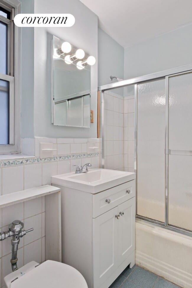 Building Photo - 305 W 52nd St