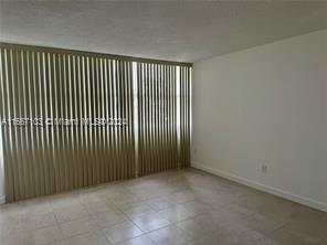 Building Photo - 1420 Brickell Bay Dr