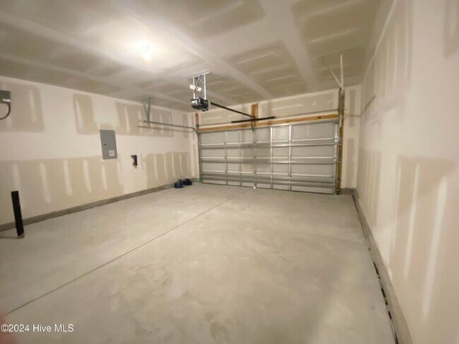 Building Photo - 4 Bedroom, 2 Bathroom Brand Almost  New Build in Sunfish Cove