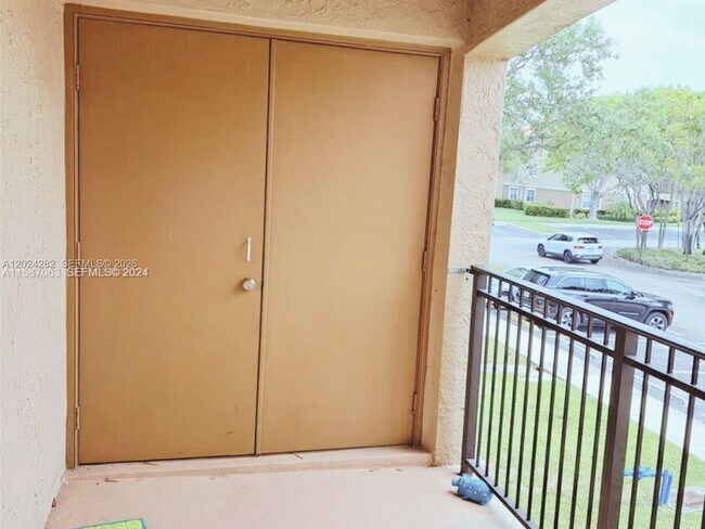 Building Photo - 220 SW 116th Ave