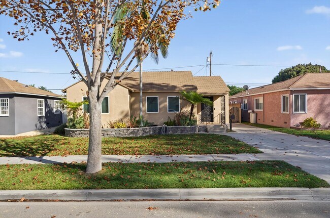 Building Photo - Beautifully Remodeled 3-Bedroom Home in Prime Lakewood Neighborhood