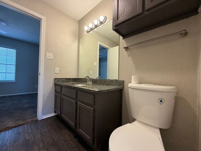 Building Photo - 7417 Kingswood Dr