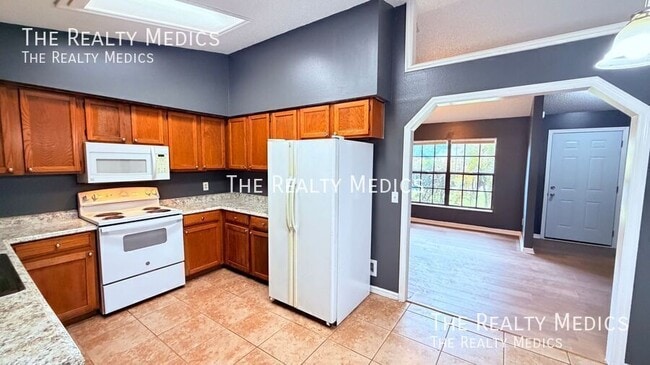 Building Photo - 104 E Osceola St